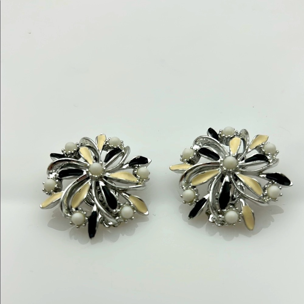 Elegant Vintage Silver and Black Floral Earrings